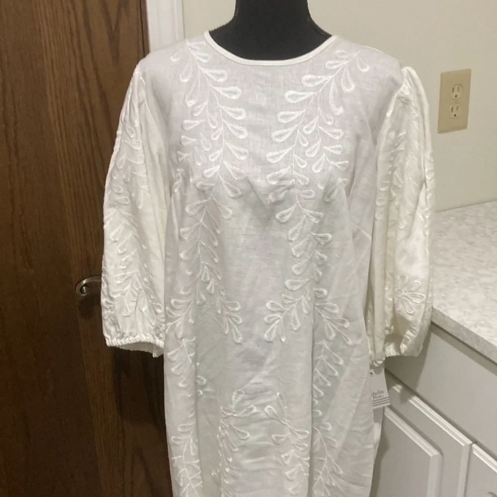 New white linen blend embroidered shift dress - Picture 1 of 11